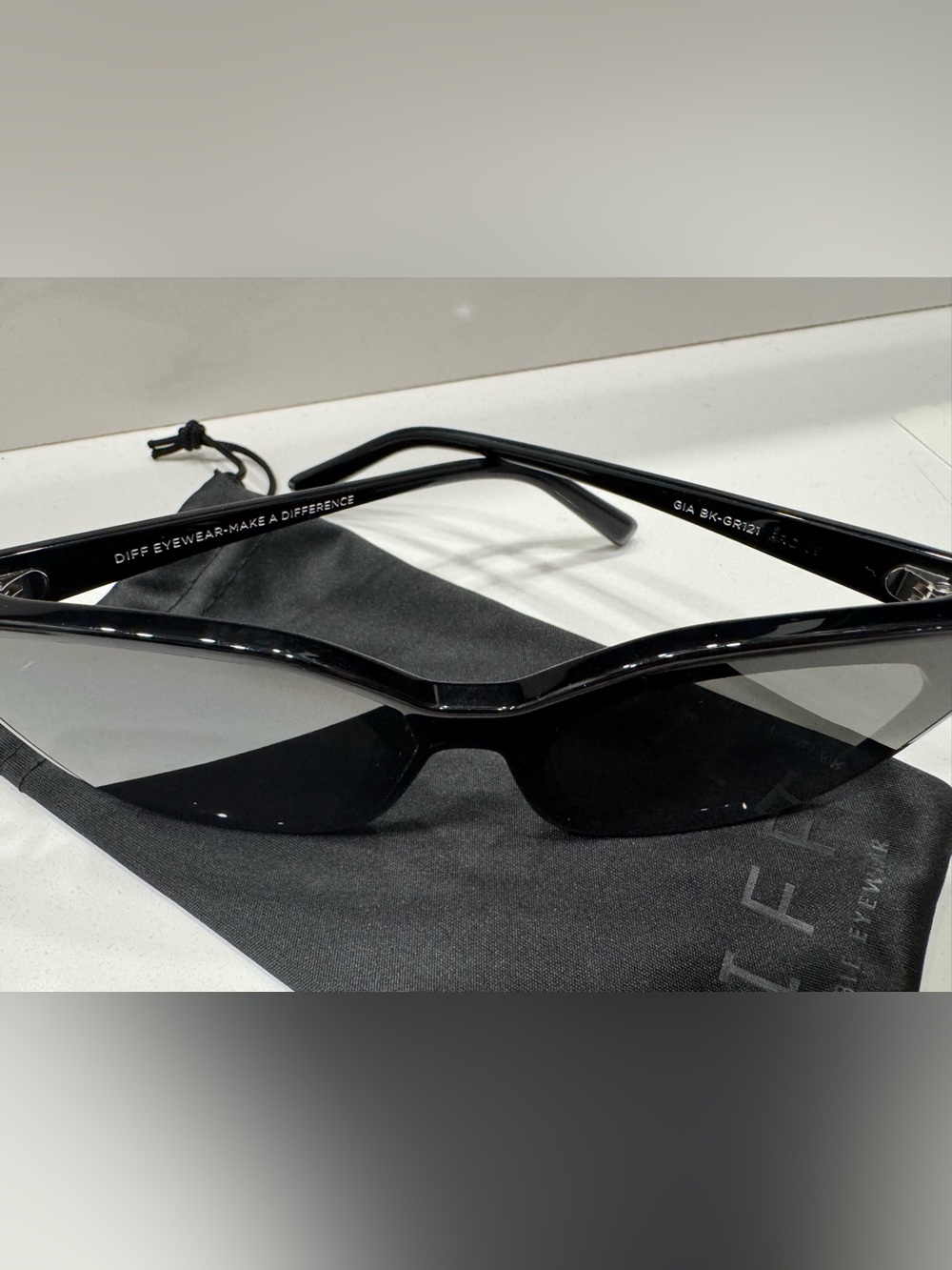 DIFF Black Sunglasses - Picture 2 of 6